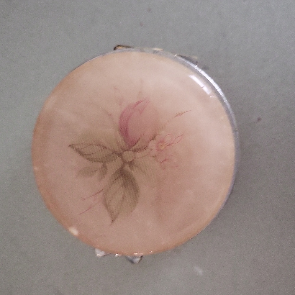 Vintage Pearl-Embellished Hair Clip and Floral Compact - Picture 2 of 7